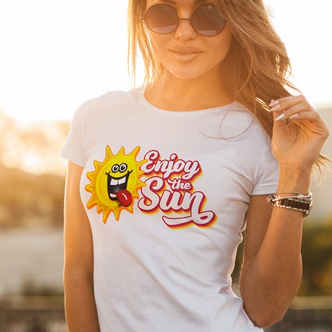 T-Shirt-Design mit einem lustigen Motiv einer Sonne im Smiley-Style und einem Schriftzug mit Enjoy the sun